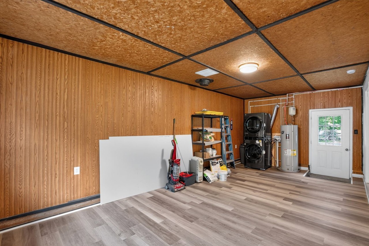 21465 Indian Bridge Rd - Photo 3 of 17