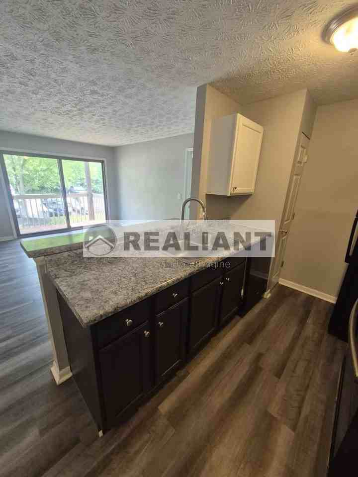 68 View Terrace Dr #5 - Photo 5 of 15
