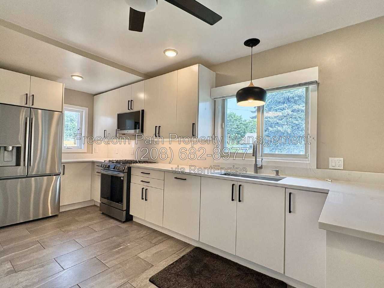 421 S 11th St - Photo 5 of 24