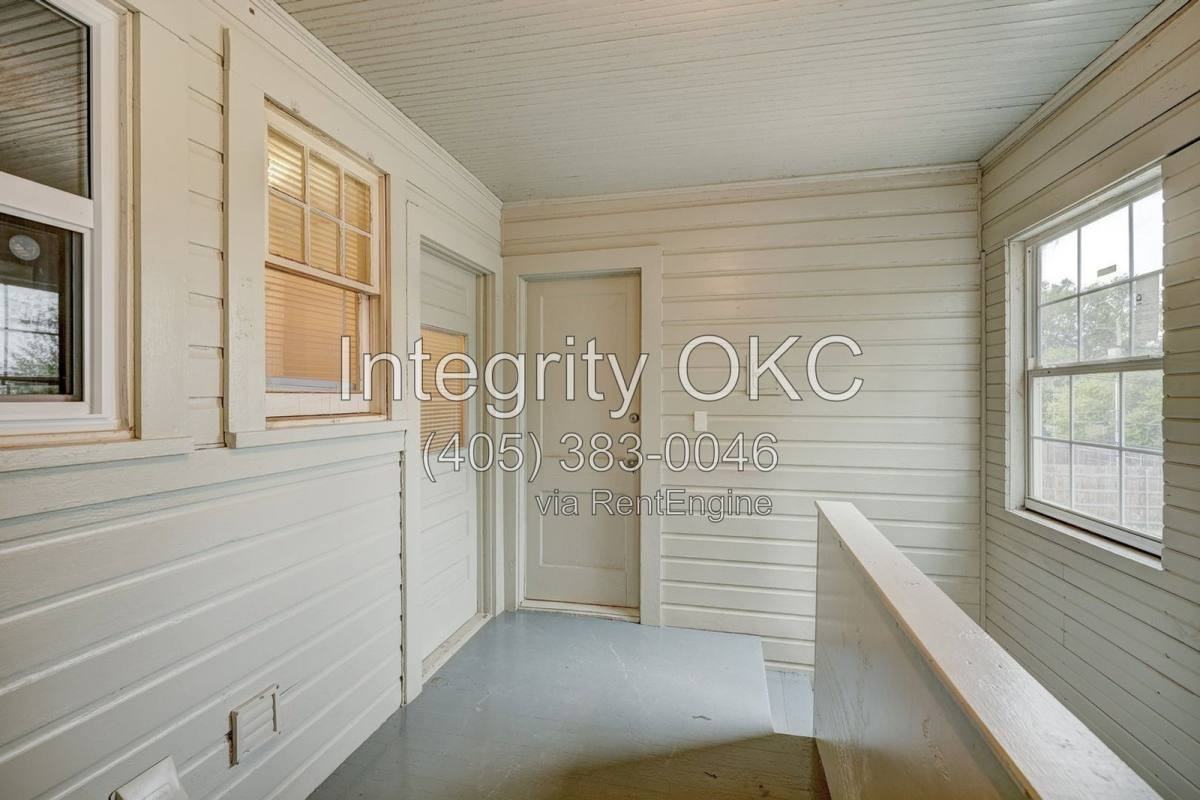 1507 1 2 NW 17th St - Photo 2 of 10