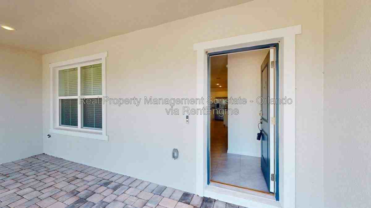 648 Belgrove St - Photo 3 of 10