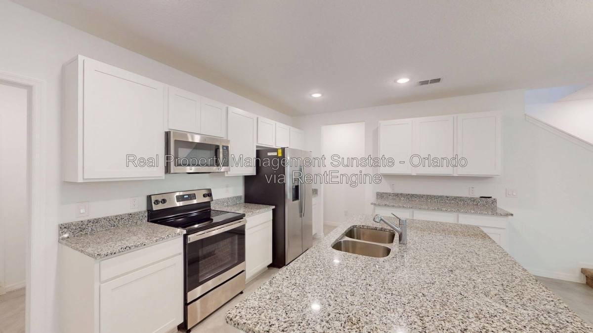 648 Belgrove St - Photo 7 of 10