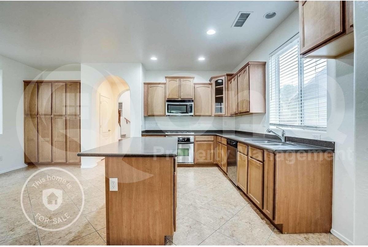 1195 E Gail Dr - Photo 3 of 14