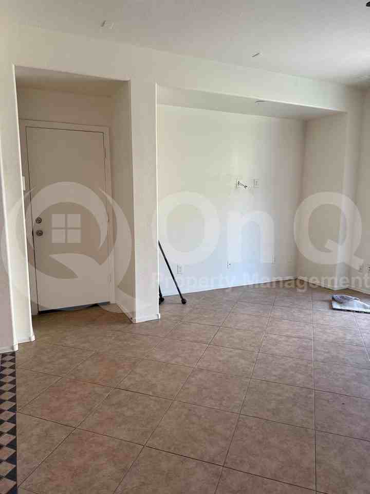 1195 E Gail Dr - Photo 5 of 14