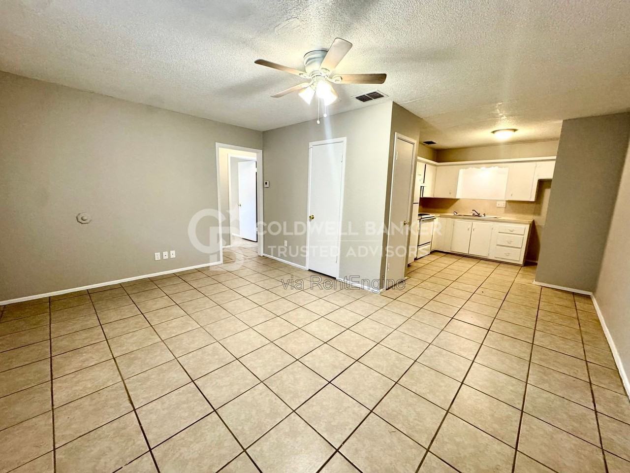 607 8th St #C - Photo 5 of 18