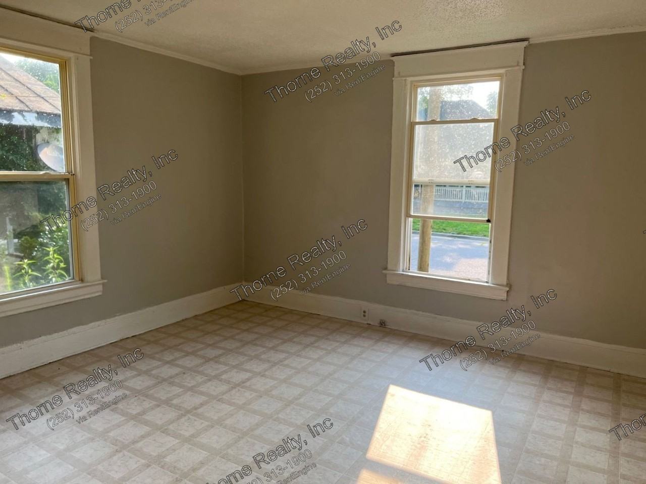 1314 Clark St - Photo 5 of 6