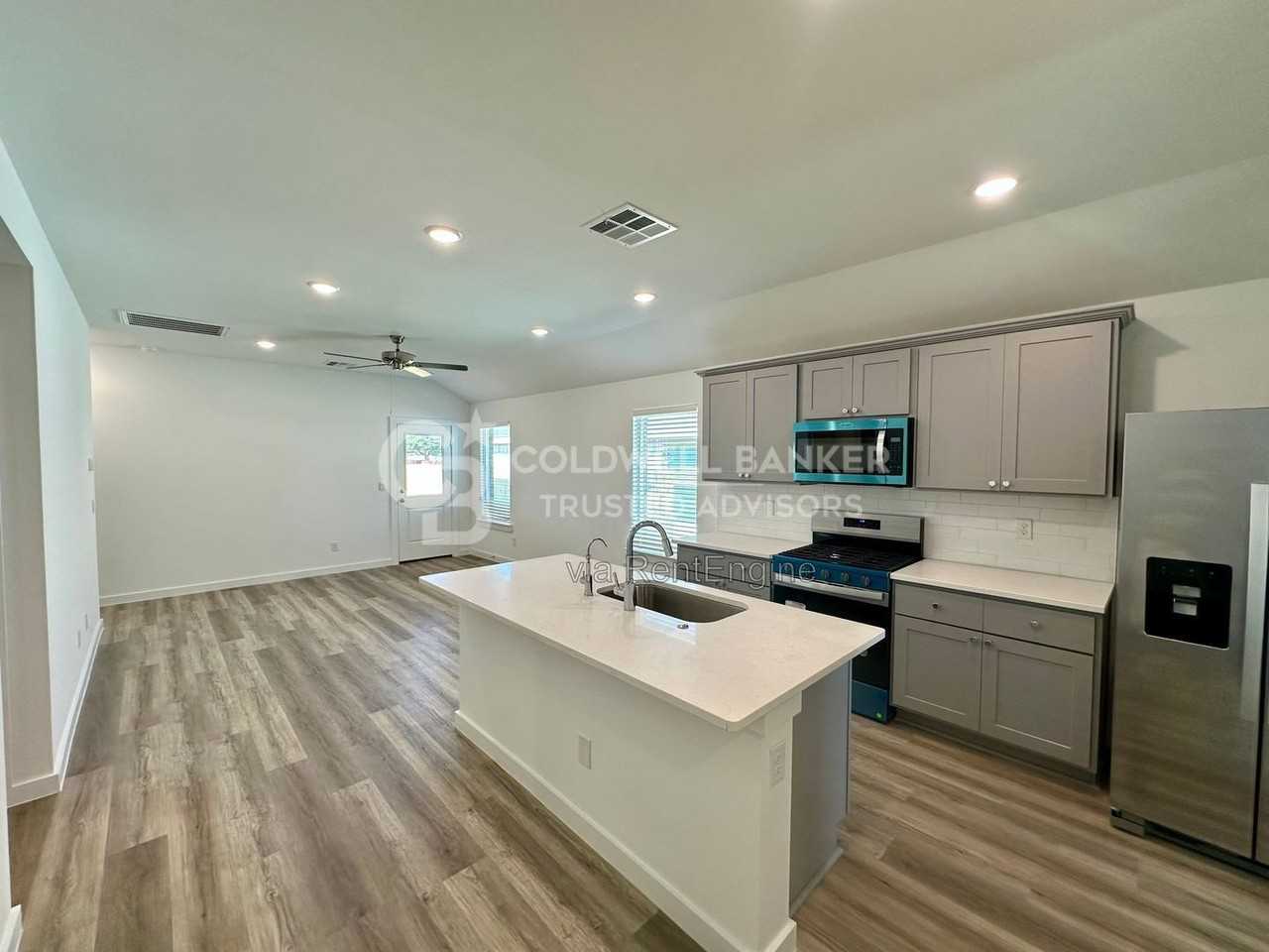 614 14th St - Photo 2 of 11