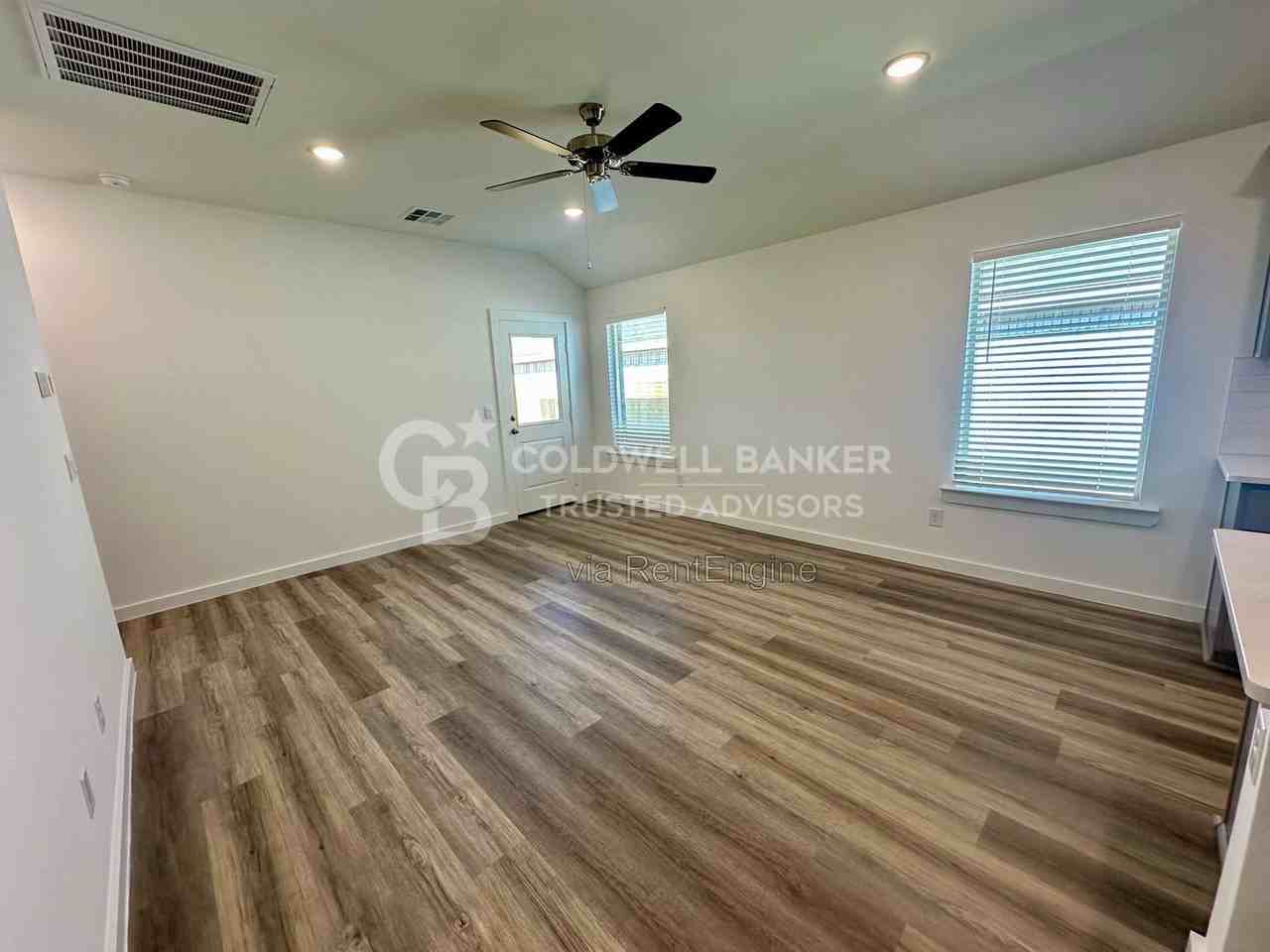 614 14th St - Photo 3 of 11