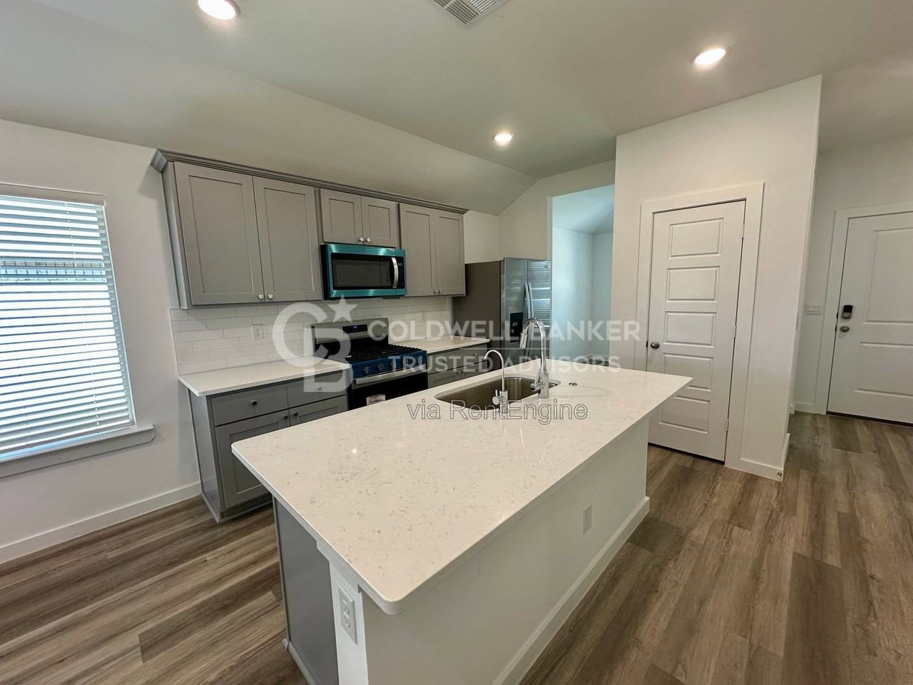 614 14th St - Photo 4 of 11