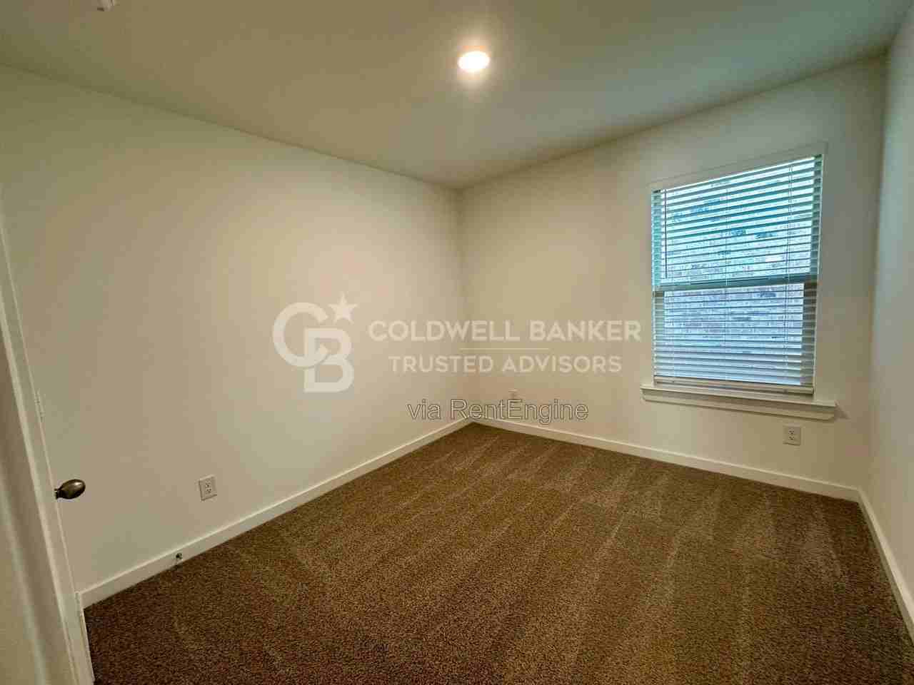 614 14th St - Photo 6 of 11