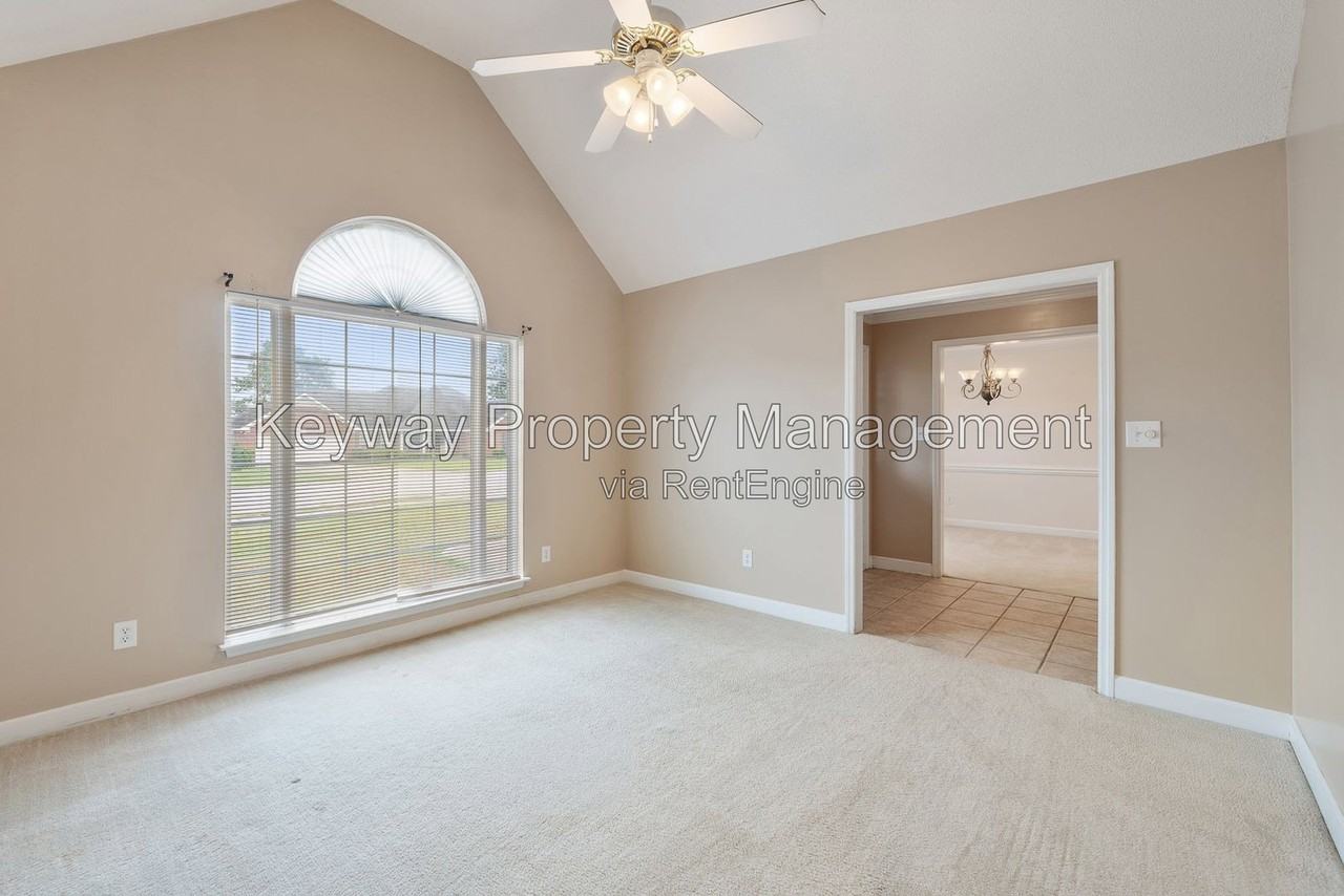 3495 Essex Pl - Photo 5 of 28