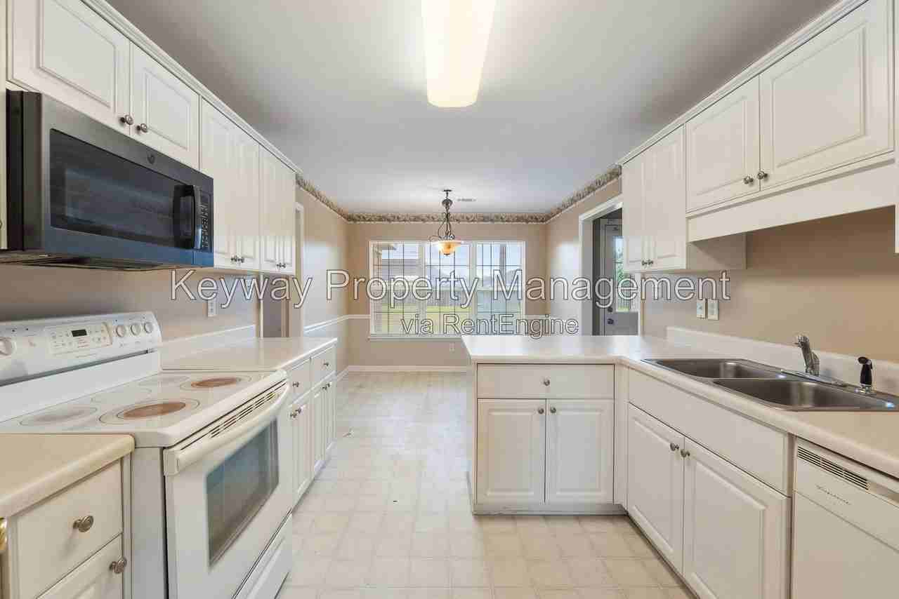3495 Essex Pl - Photo 7 of 28