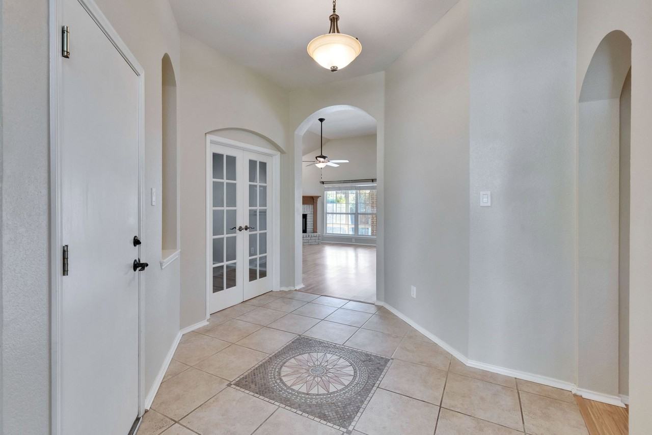 2901 Warwick Way - Photo 5 of 50