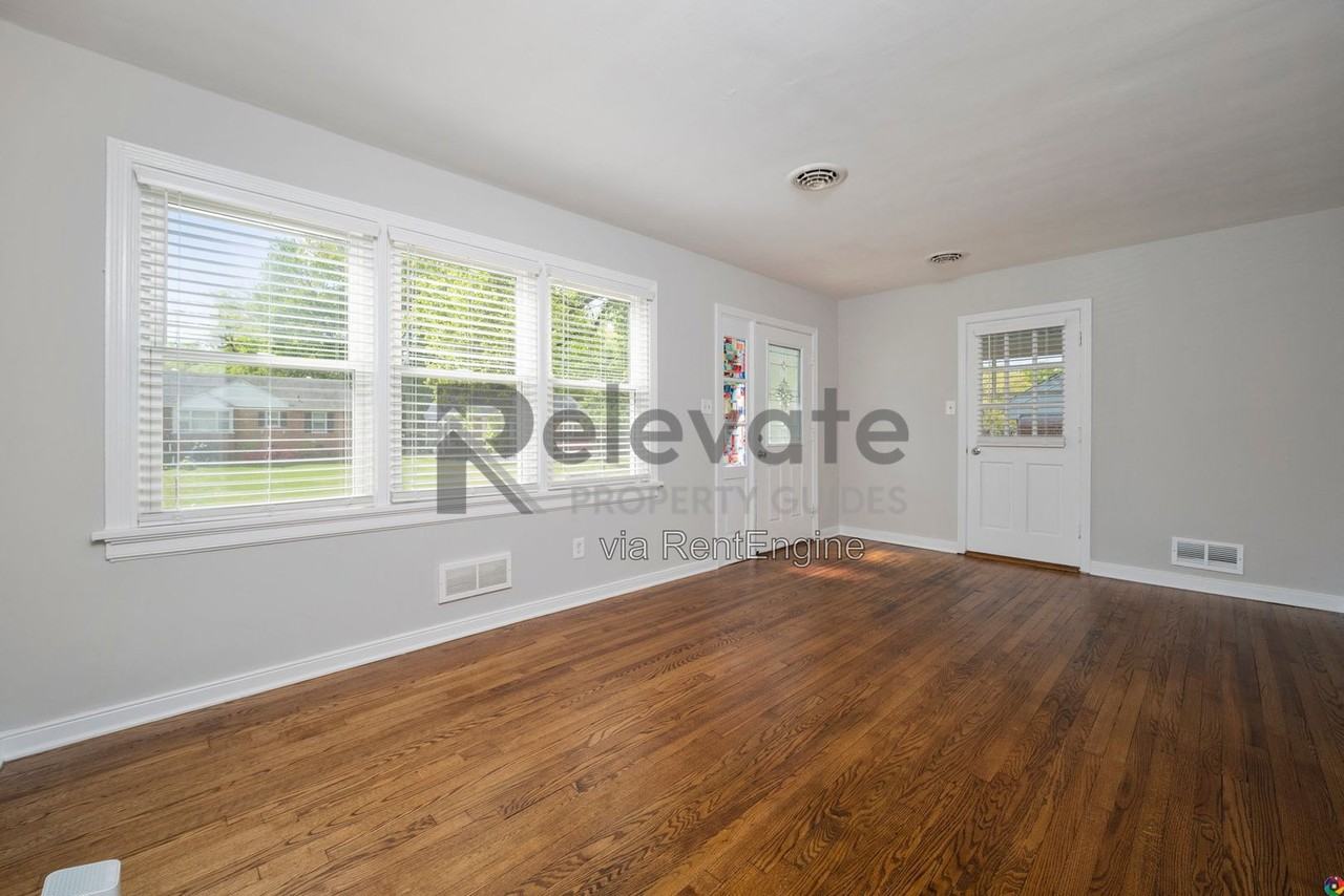 9020 Weldon Dr - Photo 3 of 29