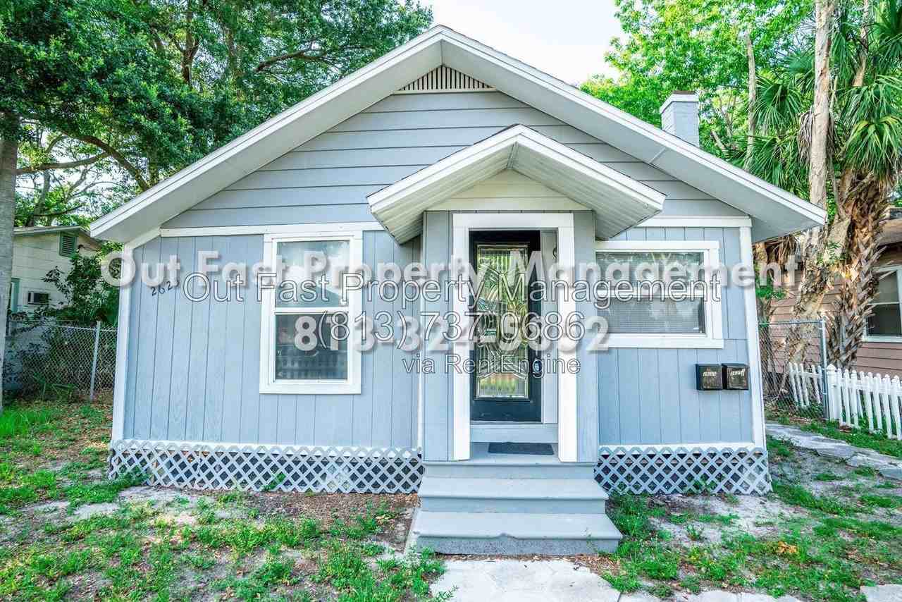 2625 4th Ave S - Photo 3 of 25