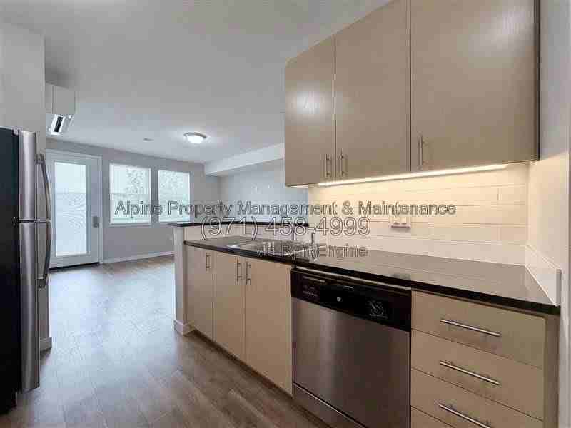 1415 Se Pardee St #211 - Photo 3 of 17