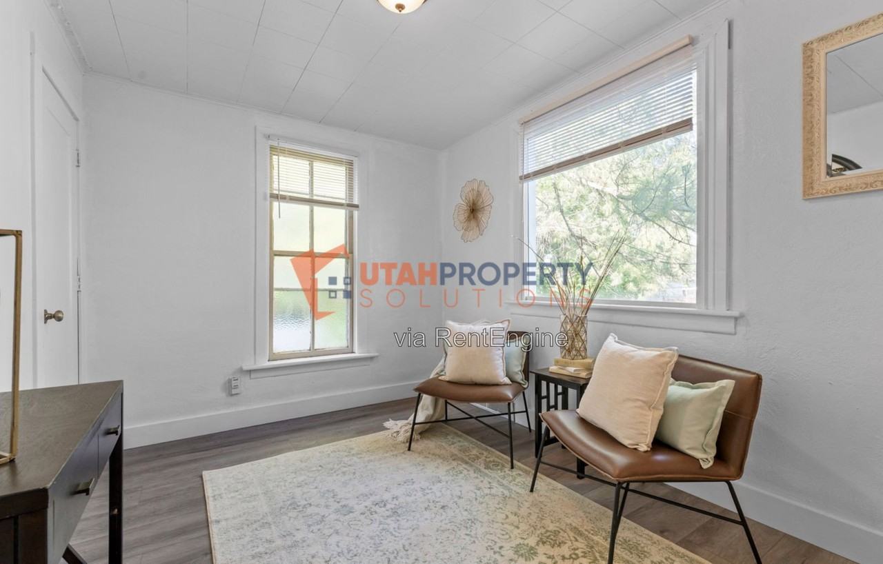 2263 S Green St - Photo 5 of 10