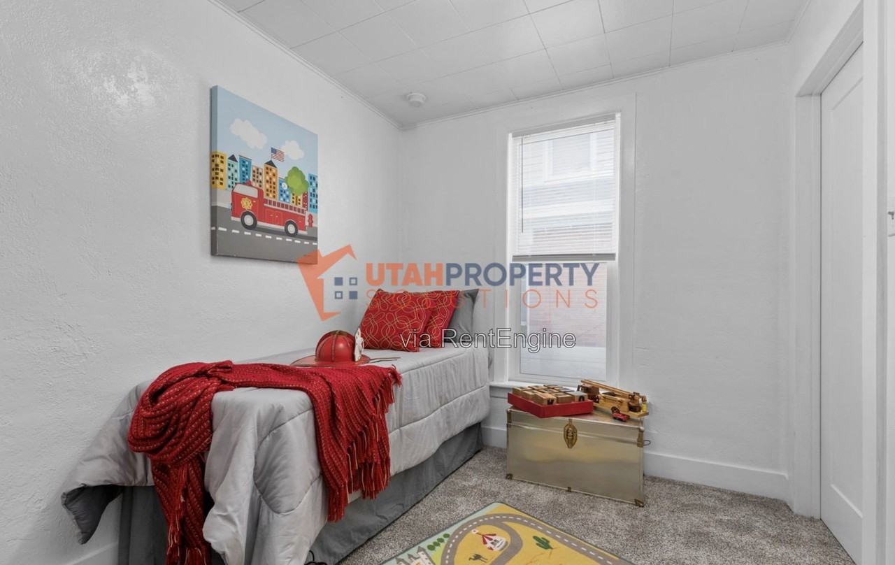 2263 S Green St - Photo 6 of 10
