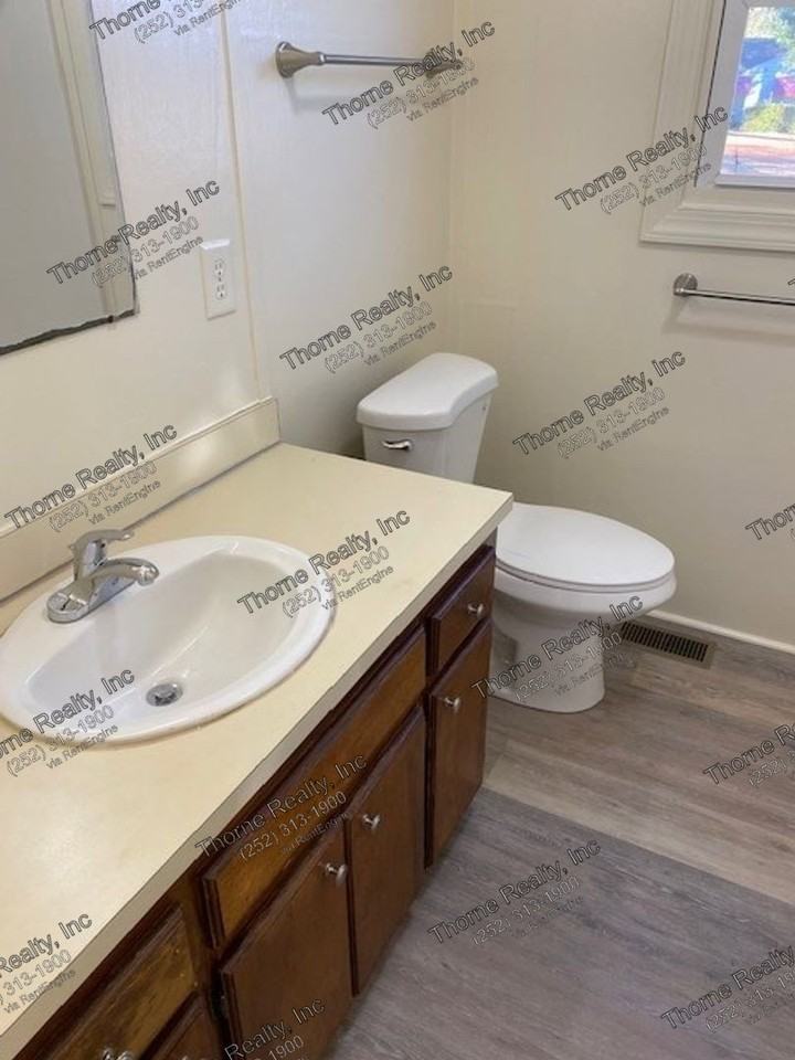 1201 Tarboro St - Photo 3 of 22