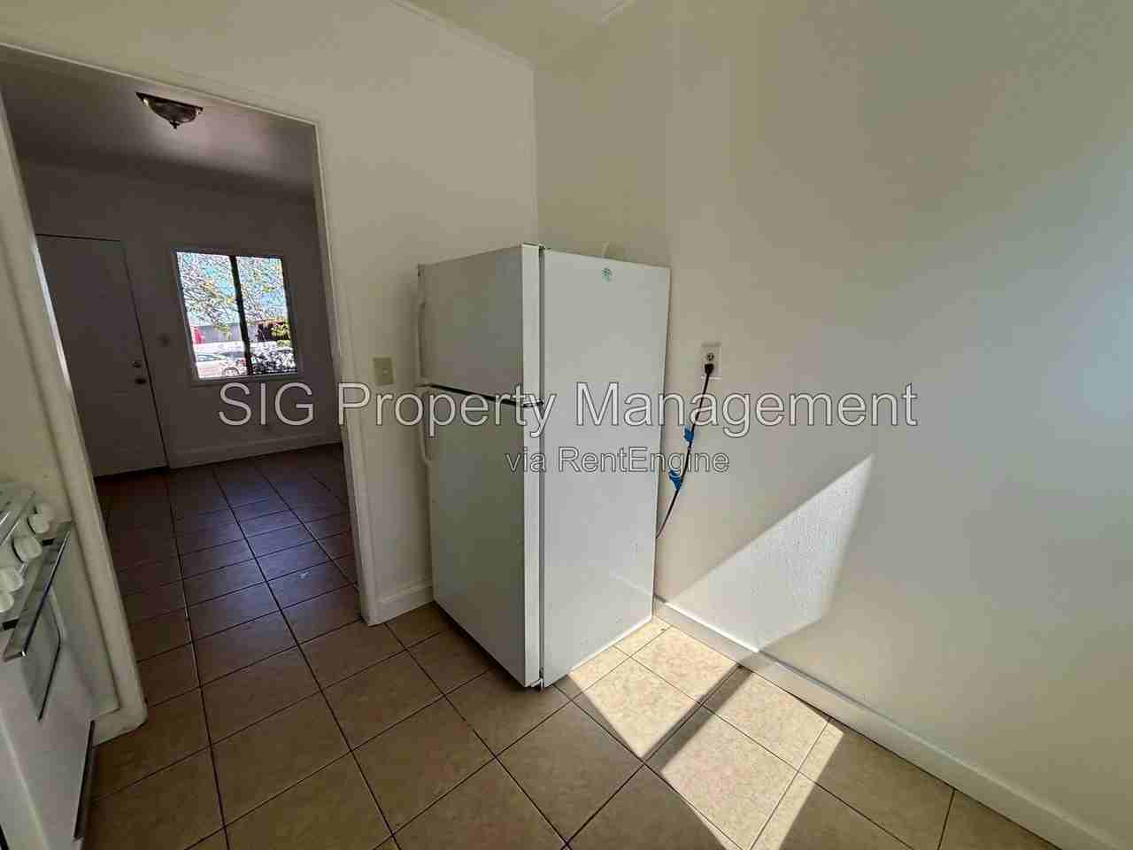 10156 Helendale Ave #10156-1-4 - Photo 5 of 11
