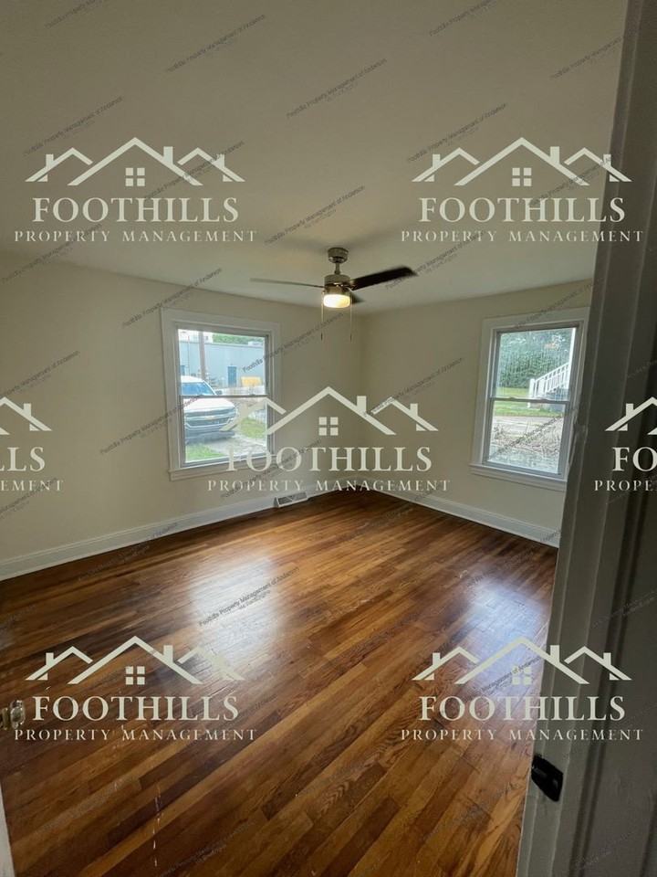 2704 Whitehall Ave - Photo 2 of 12