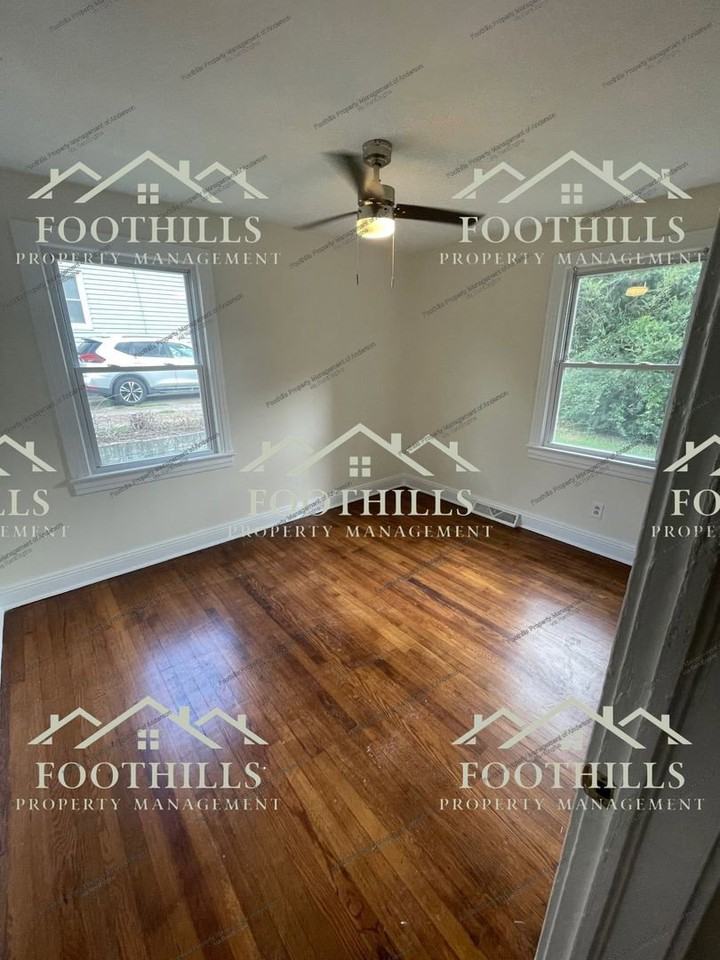 2704 Whitehall Ave - Photo 3 of 12