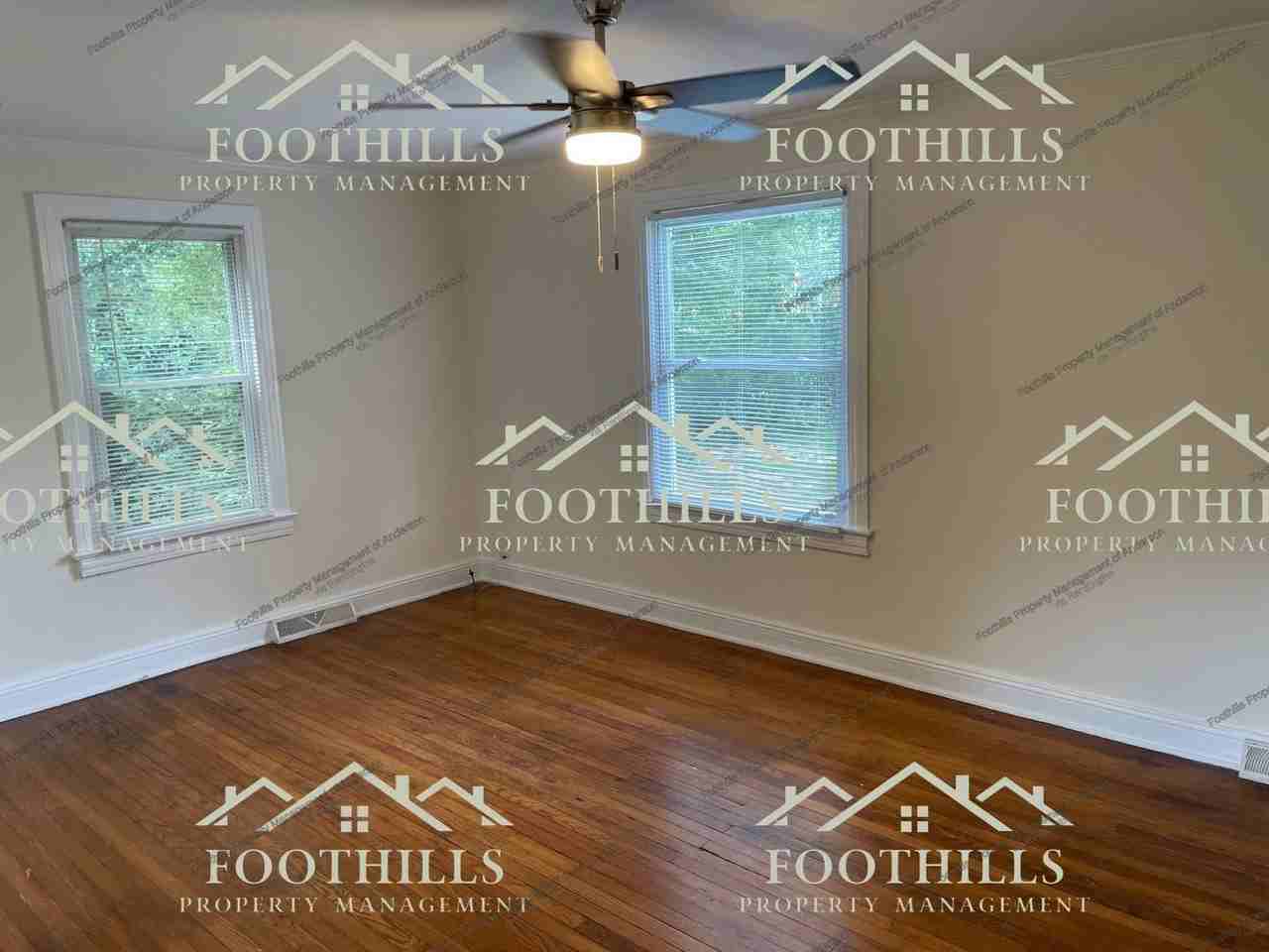 2704 Whitehall Ave - Photo 5 of 12
