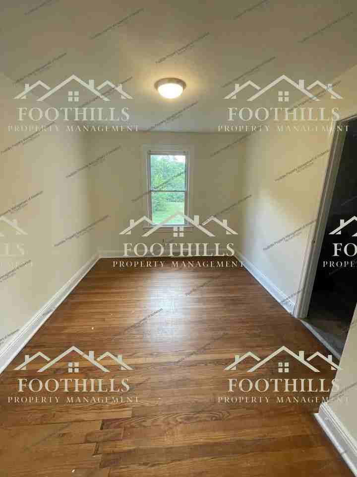 2704 Whitehall Ave - Photo 6 of 12