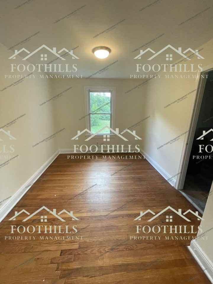 2704 Whitehall Ave - Photo 7 of 12