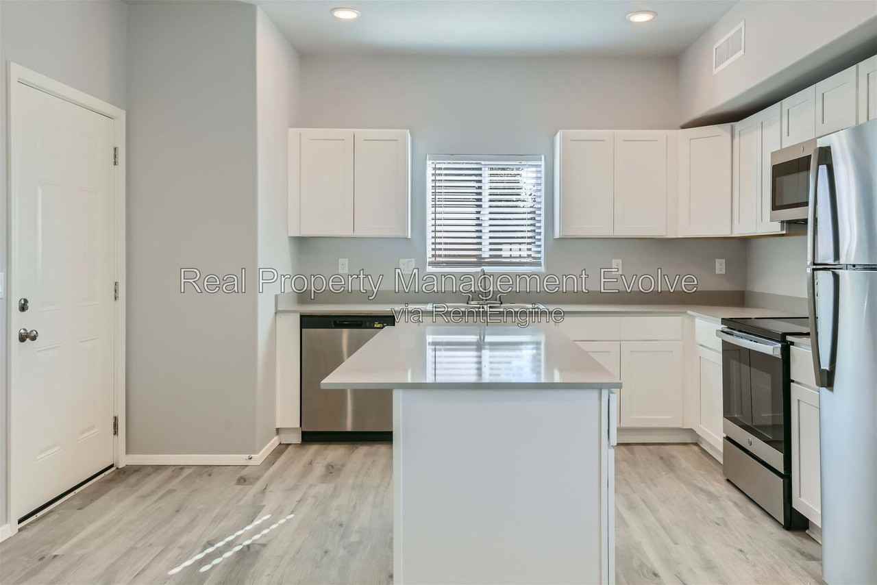 7010 N 80th Ave #3 - Photo 2 of 25
