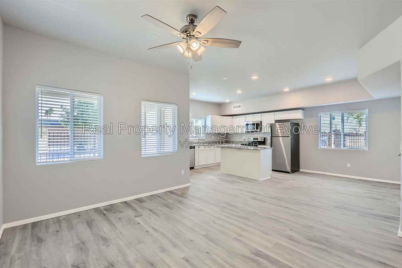 7010 N 80th Ave #3 - Photo 6 of 25