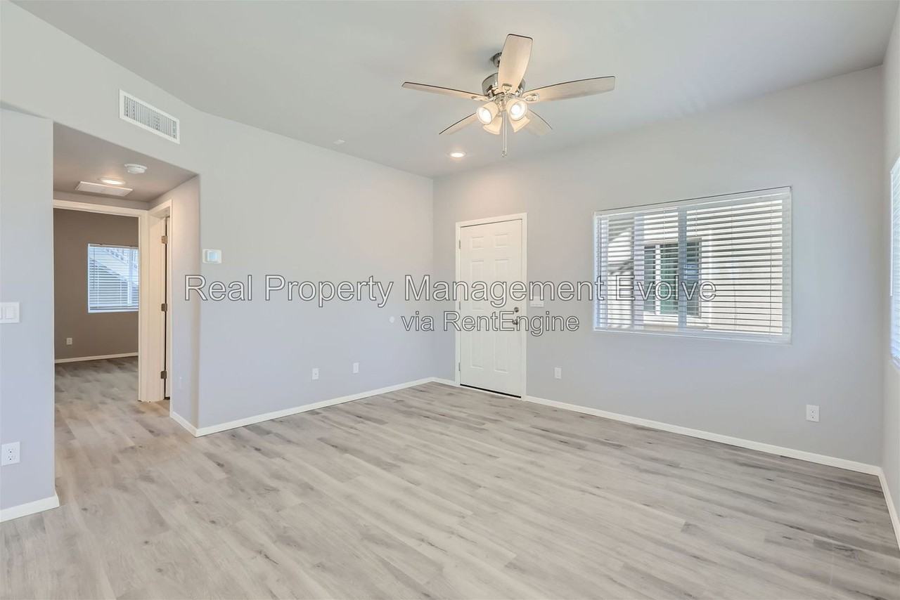 7010 N 80th Ave #3 - Photo 7 of 25