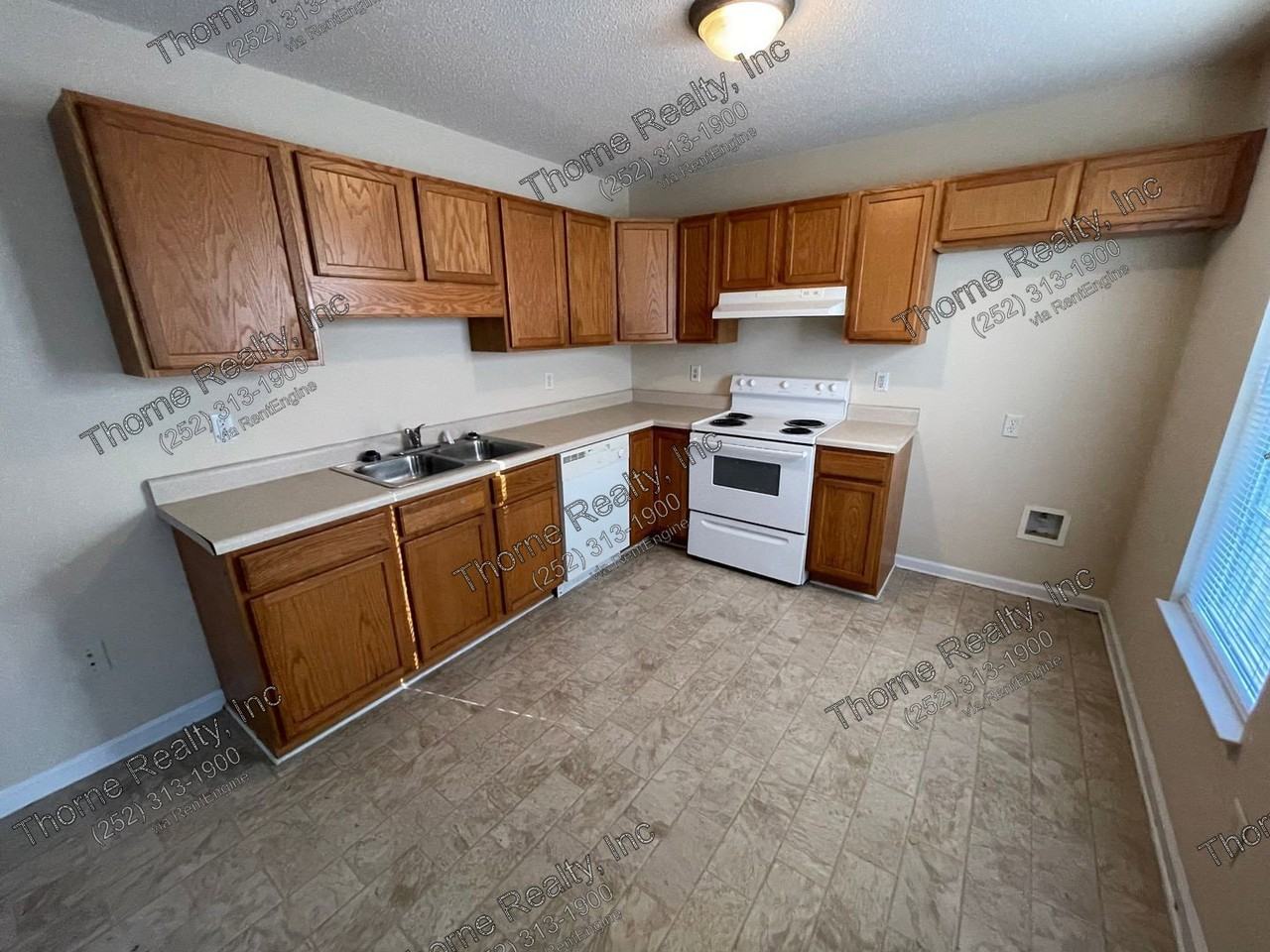 2256 Sherwood Ave - Photo 5 of 18