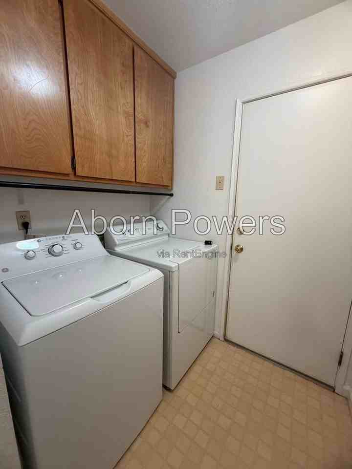 4819 Hillbrook Ct - Photo 3 of 11