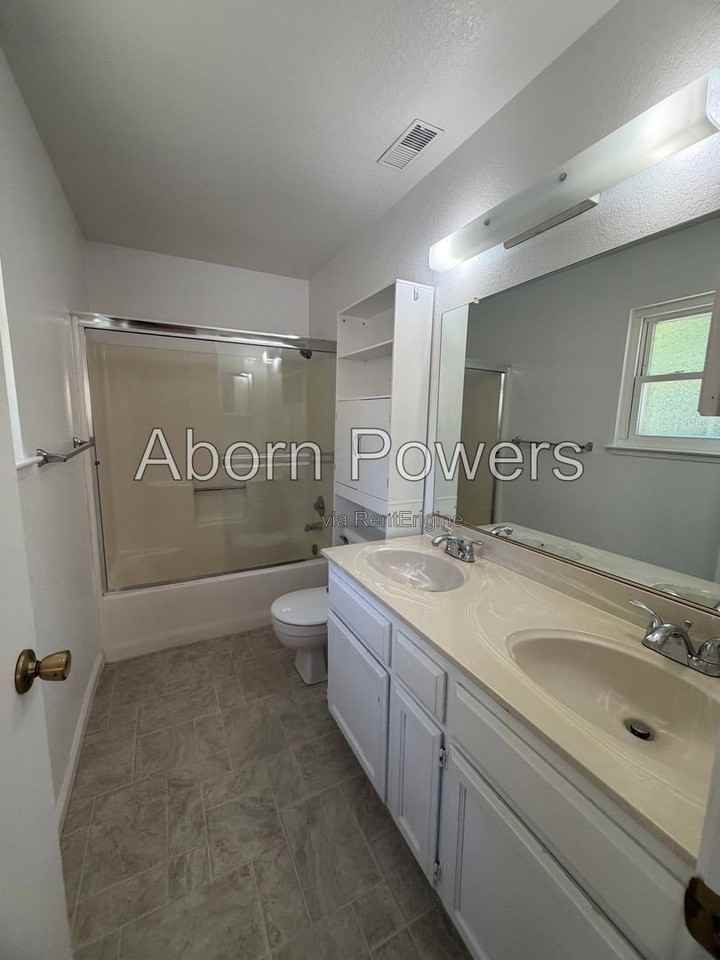 4819 Hillbrook Ct - Photo 4 of 11