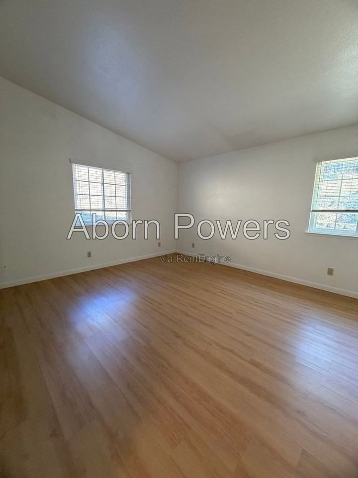 4819 Hillbrook Ct - Photo 5 of 11