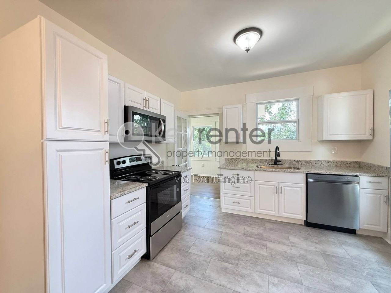 1314 Dallas Rd - Photo 2 of 10