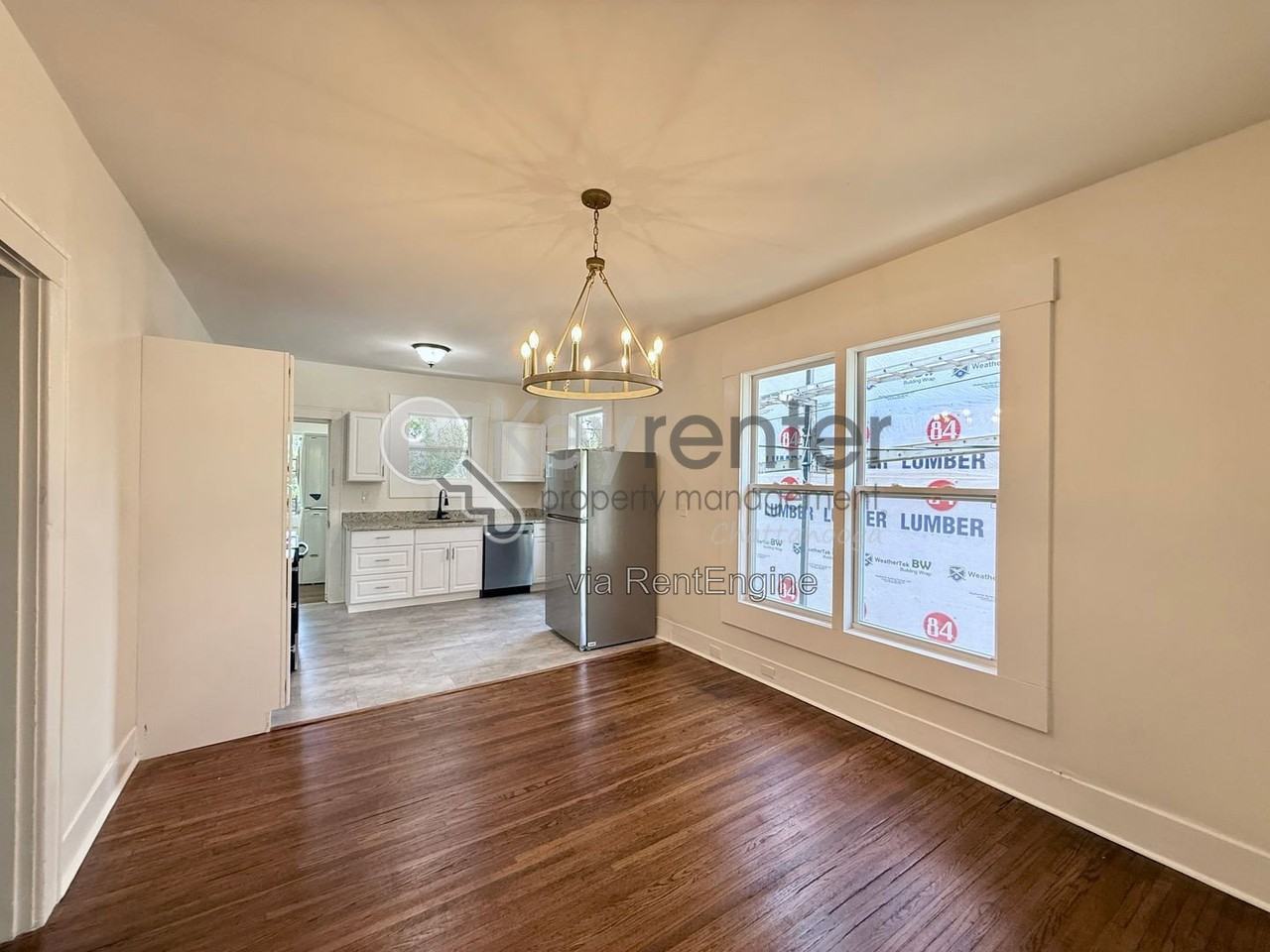 1314 Dallas Rd - Photo 5 of 10