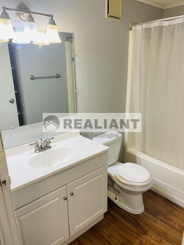 405 Amhurst Drive - Photo 3 of 6