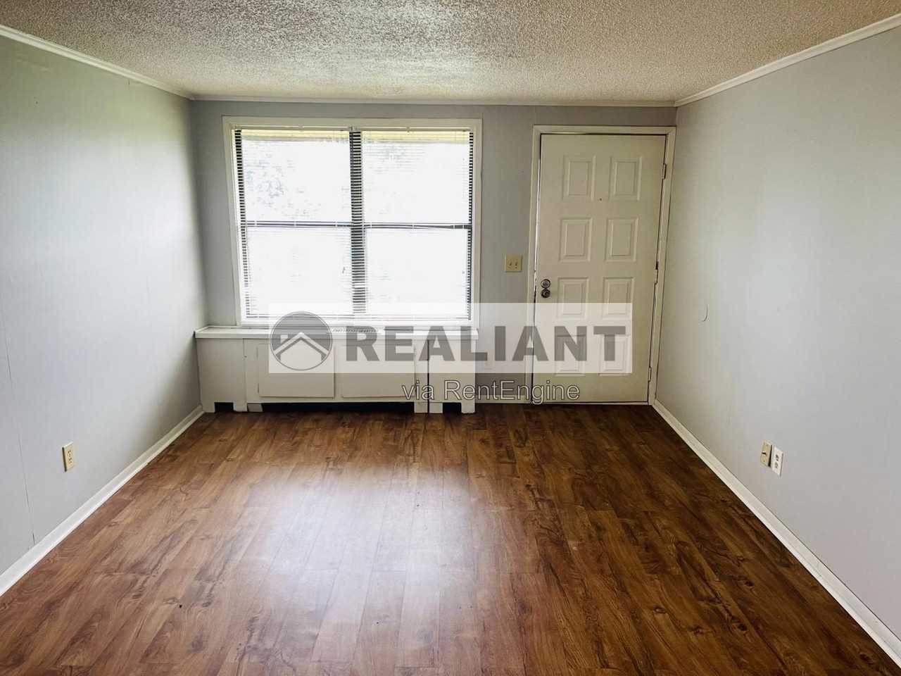 405 Amhurst Drive - Photo 4 of 6