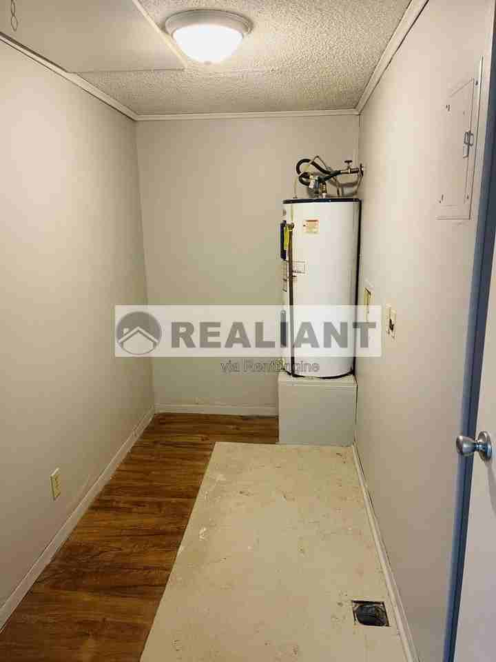 405 Amhurst Drive - Photo 5 of 6