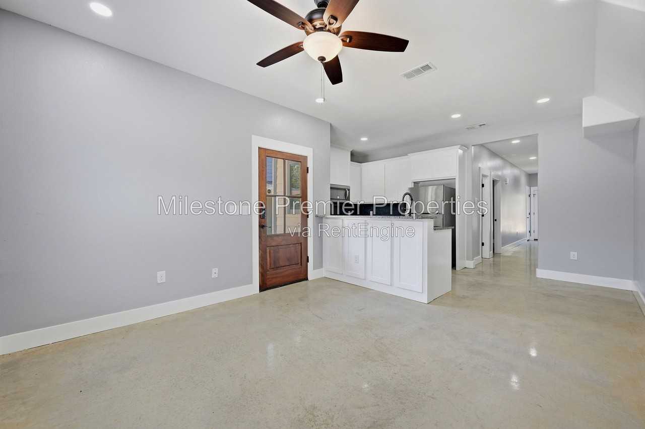 1315 S 5th Ave #1 - Photo 5 of 27