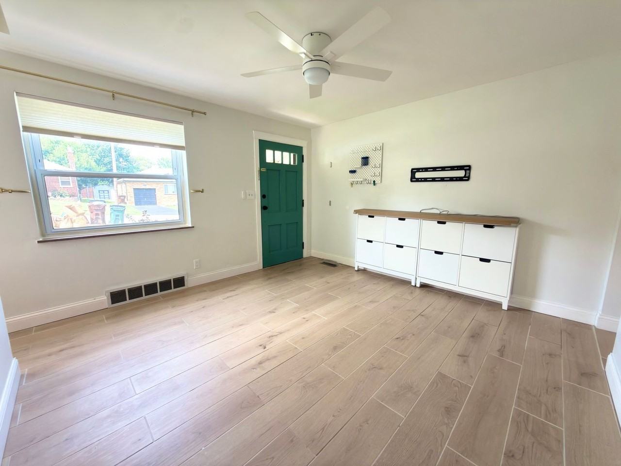 4525 Ellman Ave - Photo 3 of 14
