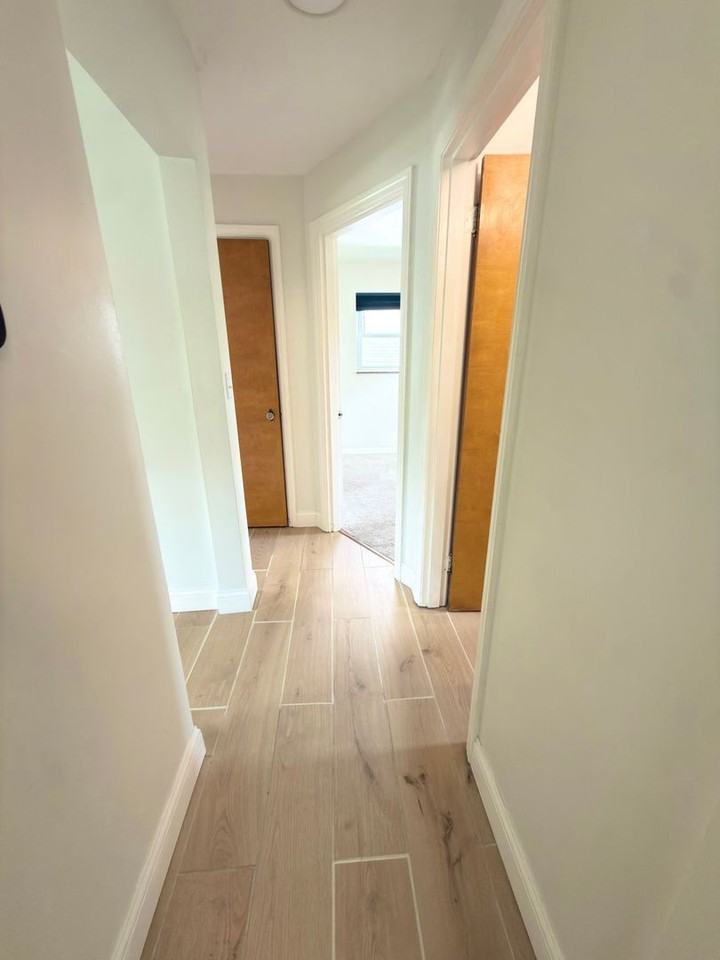 4525 Ellman Ave - Photo 4 of 14