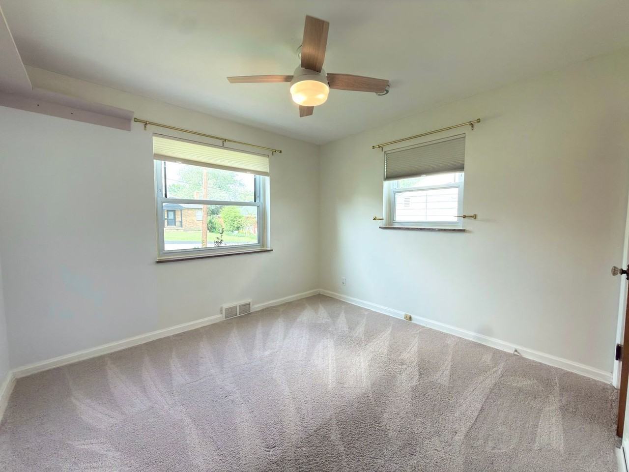 4525 Ellman Ave - Photo 5 of 14