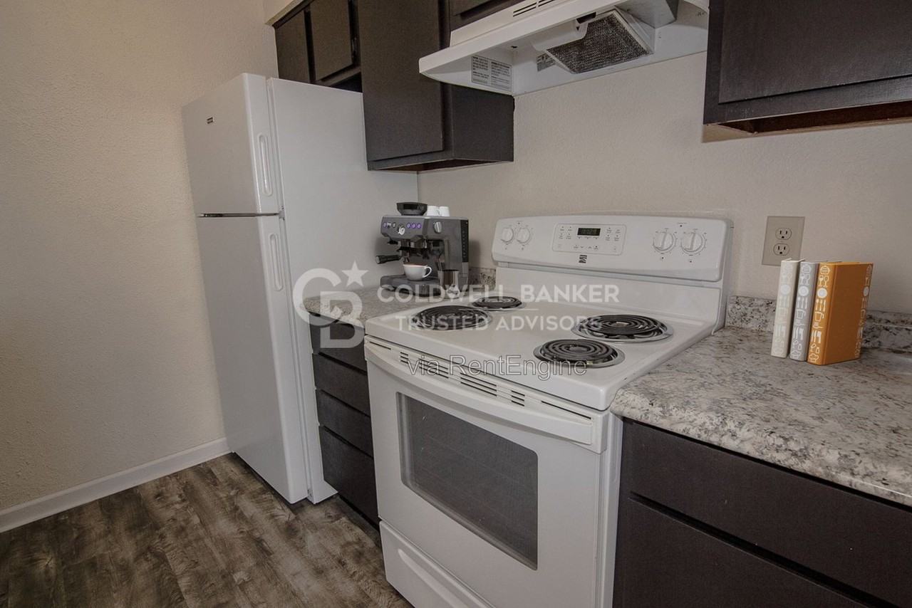 604 Nw 15th St #22 - Photo 2 of 13
