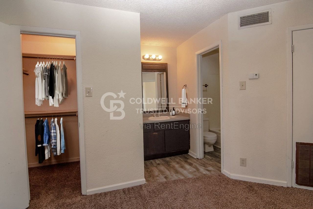 604 Nw 15th St #22 - Photo 3 of 13