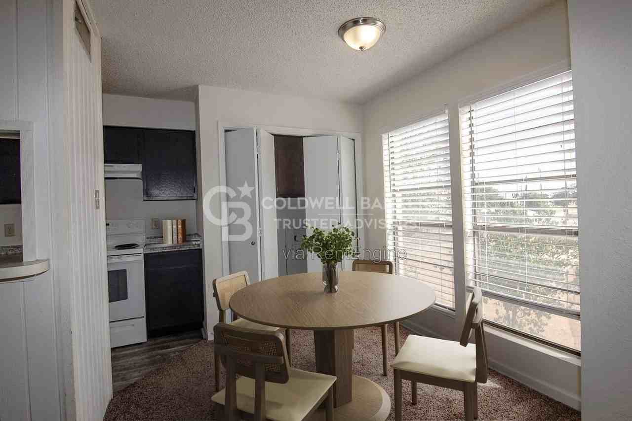 604 Nw 15th St #22 - Photo 5 of 13