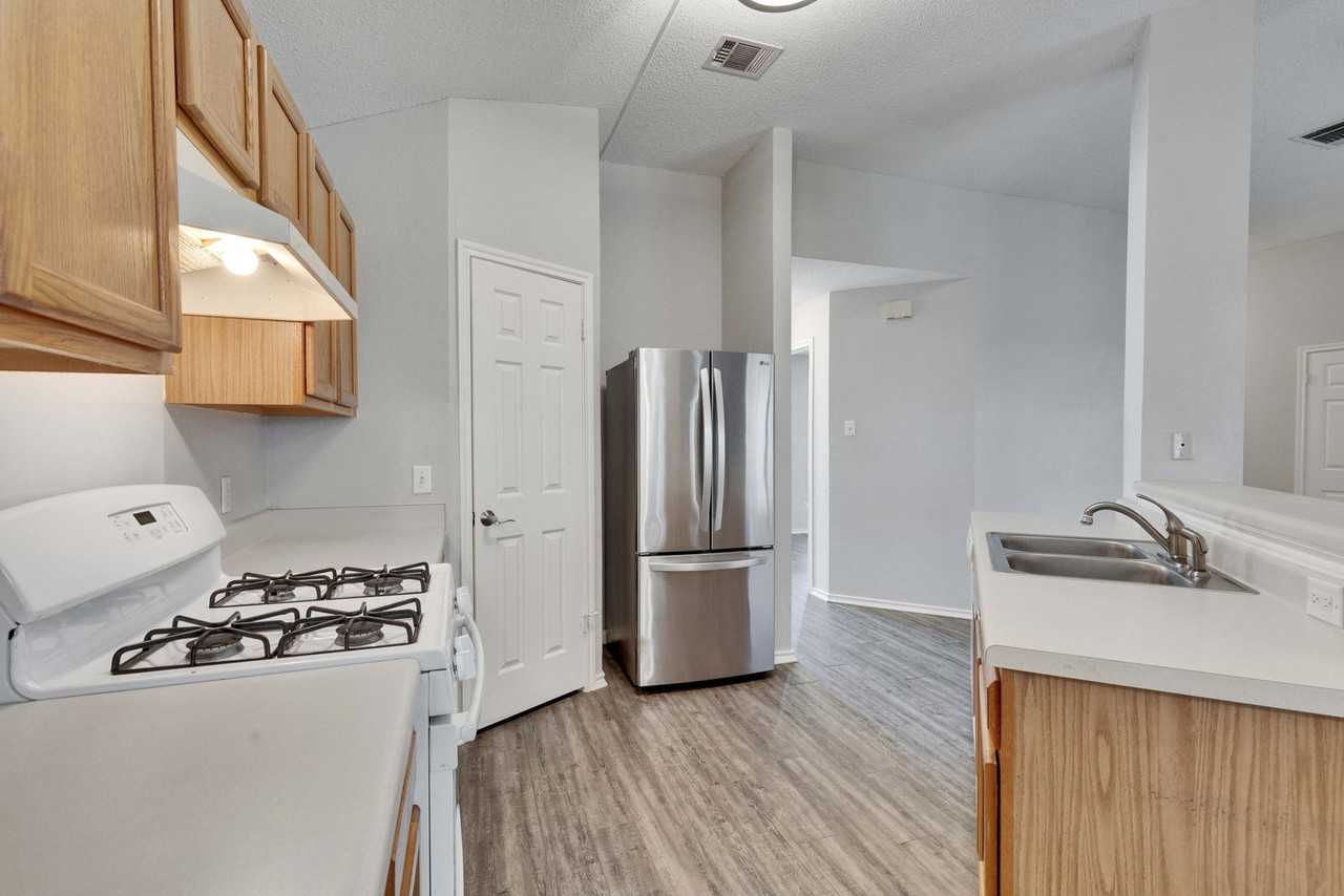 1403 Gulf Way - Photo 6 of 50