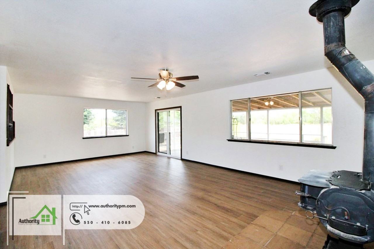 8615 Patricia Dr - Photo 4 of 24